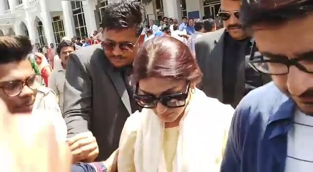 Actress Tabu, Sonali Bendre And Saif Ali Khan Exclusive Picture From Jodhpur Court