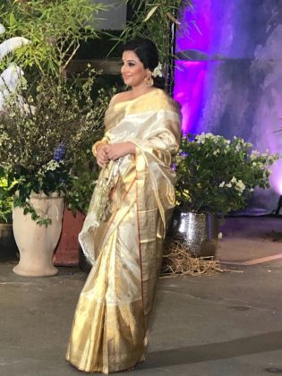 Kareena Kapoor Khan's Hot Look, In Sonam Kapoor Wedding Reception Party