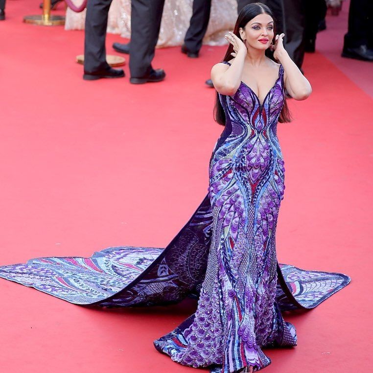 Actress Aishwaraya Rai Bachchan's First Appearance Picture Of Cannes ...