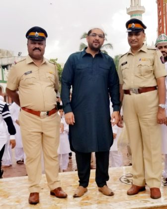 Eid Celebrates At Versova, Local Residents Felicitated Versova Police
