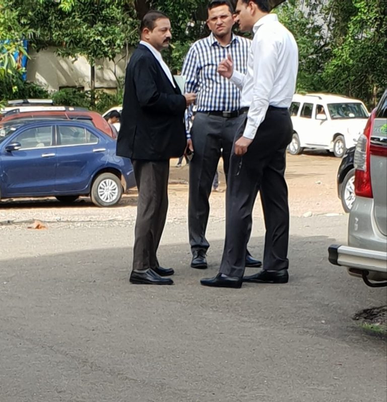 Runwal Builders Sandeep and Subash appeared in Mulund court, Exclusive picture on Hello Mumbai News