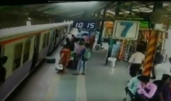 Lady Passenger Saved By RPF Police At Mumbra Railway Station, Watch This Live Video