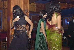 Dance Bar ‘Priyanka ‘ at Dharavi raided by Kurla ACP, Police On the spot