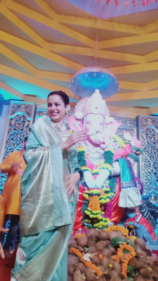 Mumbai :  Actress Kangna Ranaut  spotted seeking blessings of Lord Ganesha at ‘Andheri Cha Raja’,Pictures on Hello Mumbai