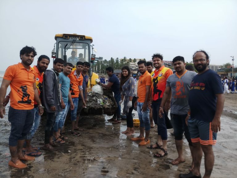 Mumbai : Mumbai Bajrang Dal unit begins juhu beach clean –  up drive after Ganpati Visarjan,pictures on Hello Mumbai