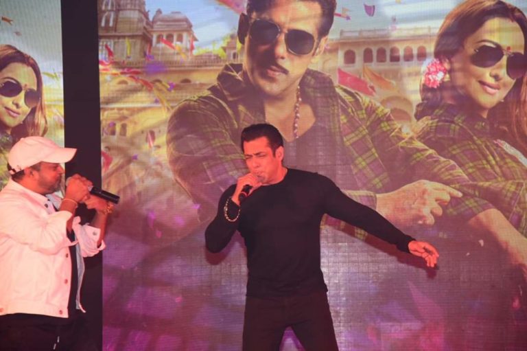 Mumbai : ‘ Dabang 3’ Song launch party of ‘Munna Badnam Hua ‘ attended by Salman khan, First Pictures on Hello Mumbai
