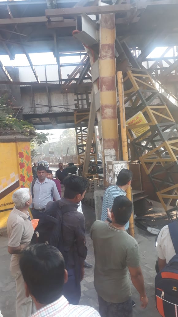 Mumbai : Mumbai,Portion of  Sion bridge  collapsed at king Circle , first pictures in Hello Mumbai