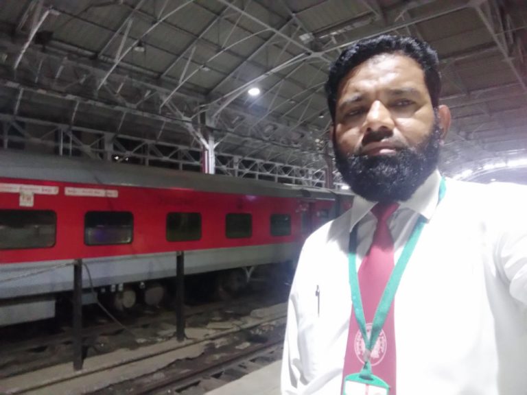 Mumbaí: Mumbai Central Railway Station Manager Ashfaq Shaikh Comes Forward to Help The Hamal Families of Mira Road Station, Read details here