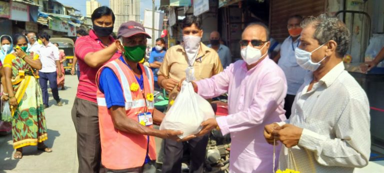 Mumbai: Mumbai BJP Corporator Shiv Kumar Oza demands BMC to increase food packet distribution in slum areas