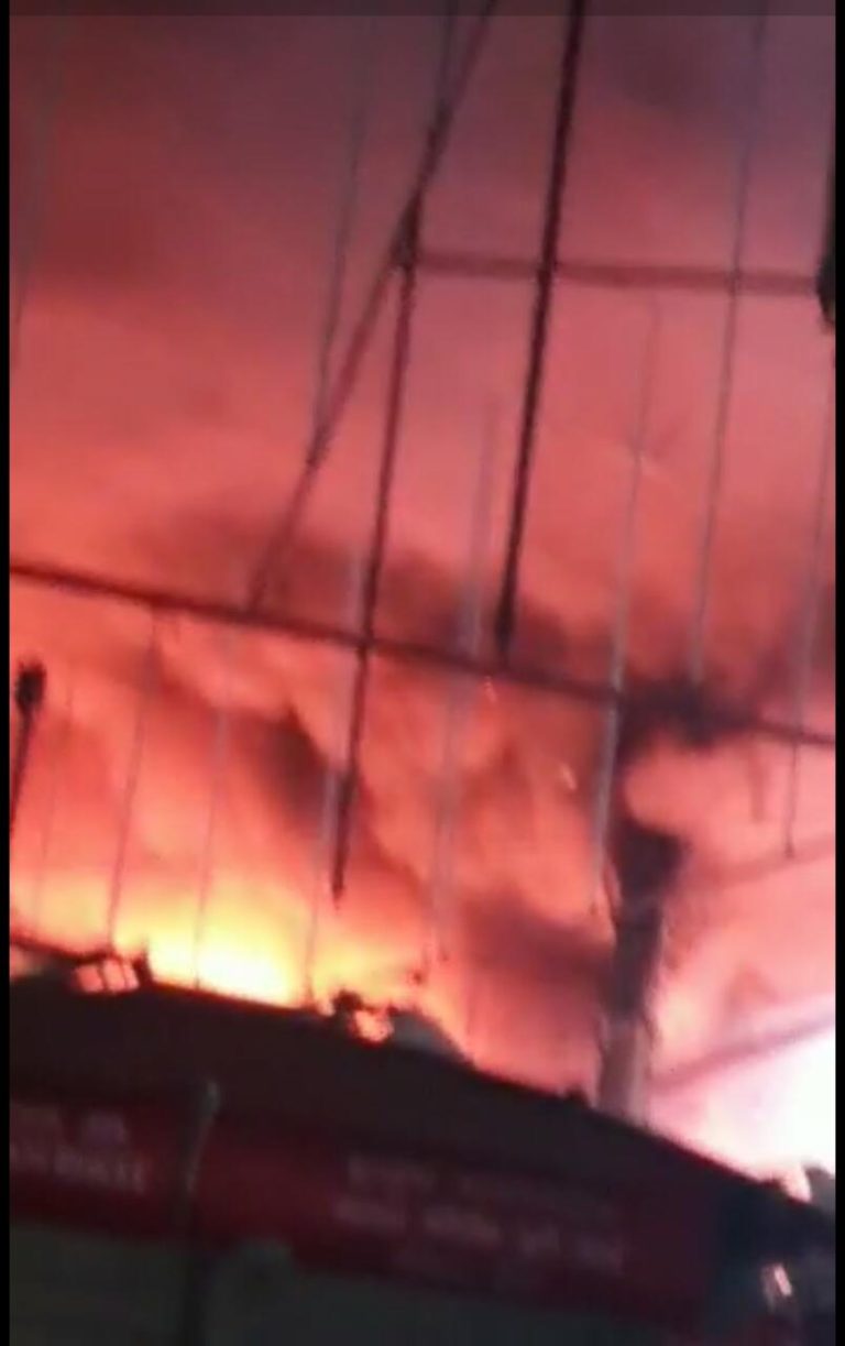 Mumbai : Mumbai Crawford market fire breaks out shops gutted in fire, first pictures  of the spot here