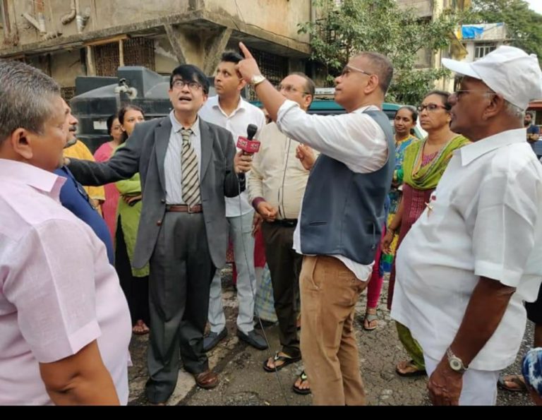 Mumbai:  BMC H-East ward , went to “cut Water and Light connection” of Mathurdas Colony- Mumbai, Kalina- to help “Builder”, Anger and panic among the locals