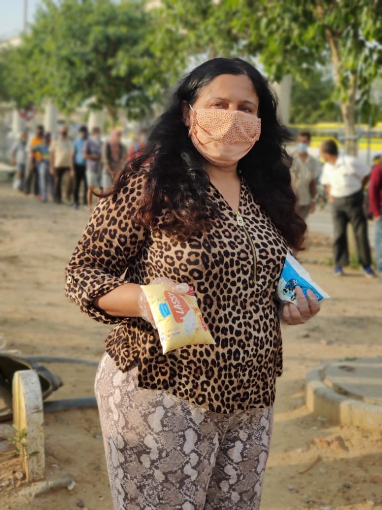 Mumbai:  Gurugram Social Entreprenuer and Event organiser  Sapna Sehrawat, comes forword to support poor and needy people during lockdown , Distributed Masks