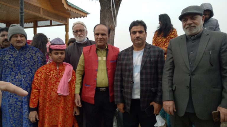 Unlock Kashmir Campaign launched for Tourism Promotion ,70 tourists from Mumbai reach Kashmir