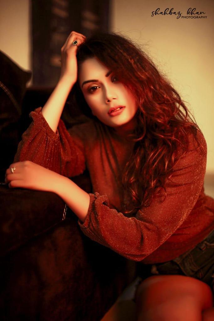 B’wood’s Bold Beautiful Hot Actress Barkha Rathore Shares her Professional Journey With Hello Mumbai News.