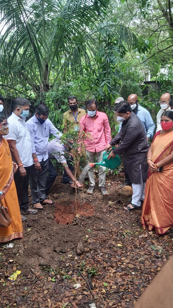 Shiv Sena marked Aditya Thackeray’s Birthday with Blood Donation Camp Drive and Tree Plantation
