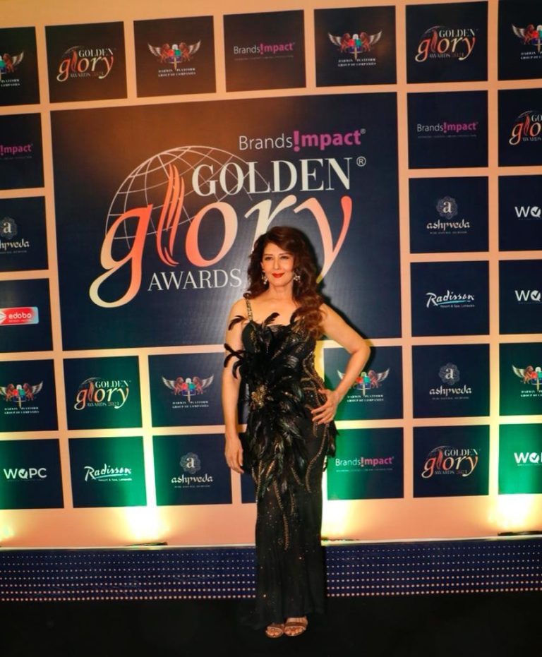 Actress Sangeeta Bijlani Honoured with Golden Glory Awards 2021 Titled as Timeless Beauty, See Award pictures here