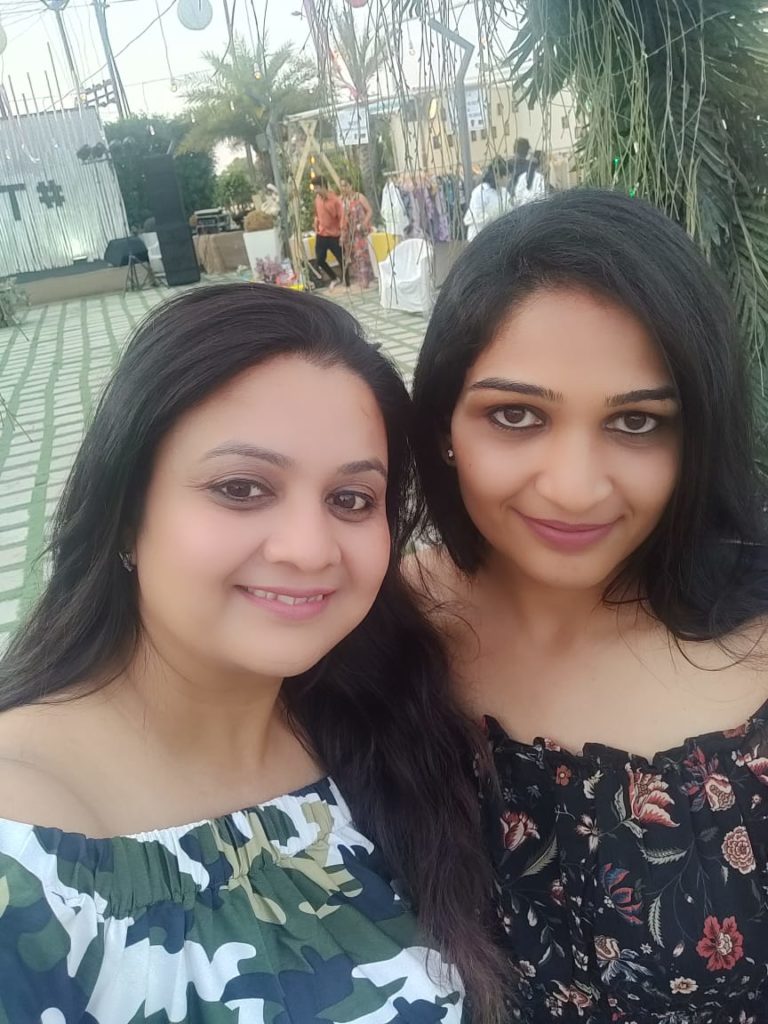 Meet Hemali and Bhavna Surat based Entrepreneurs and Founder of Smellaholic, read their Entrepreneurial Journey here