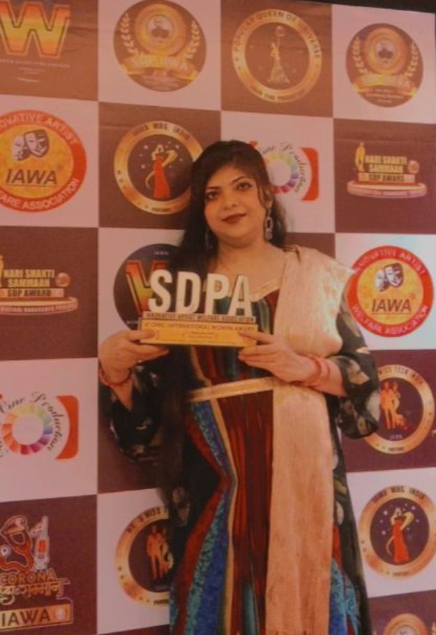 Hello Womeniya.com receives SDP International Iconic Women Award titled as Best Digital Women Entrepreneur Portal