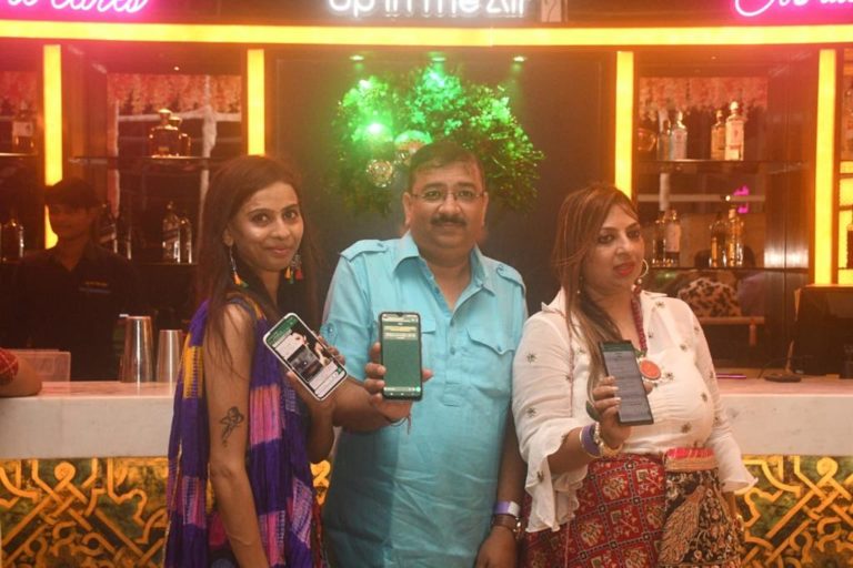 Mumbai based what’s app group Pars Amantes organises “Drunkin Navratri” party’at Up in the air lounge Bar,Andheri Lokhandwala