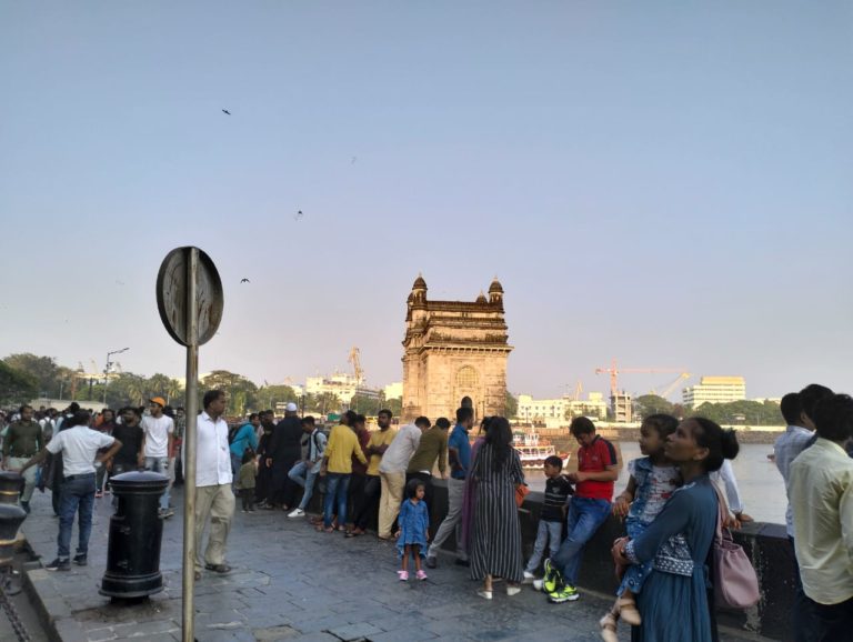 Scuffle, long queues as massive crowd throng Gateway of India on Diwali weekend See Pictures here