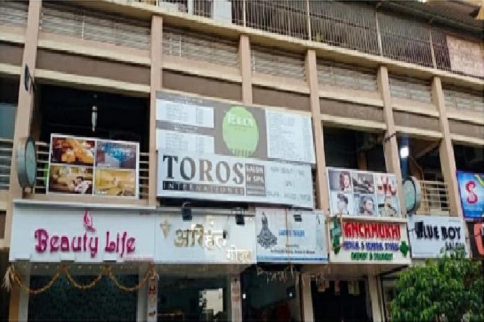 Toros International Spa and Salon in Mira Road raided 4 people including 1 woman arrested