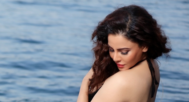 Actress Kavya Keeran goes bold as she flaunts her curves at Beach 