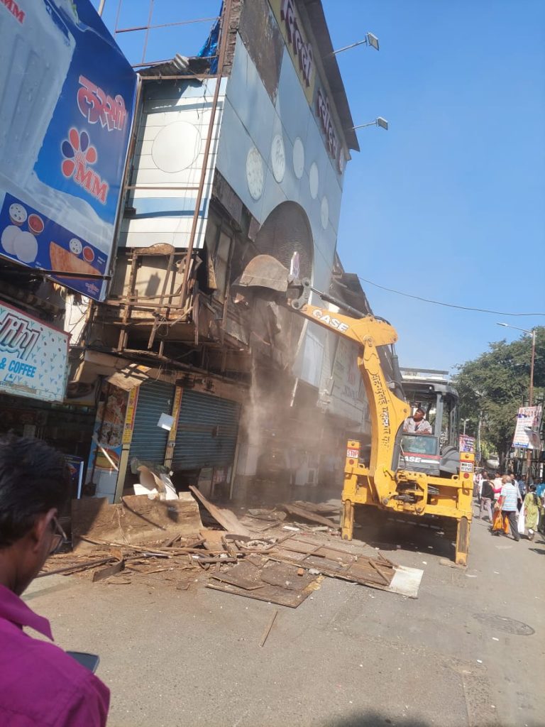 BMC demolishes MM Mithaiwala Sweetshop illegal extension in Malad,See First Pictures here