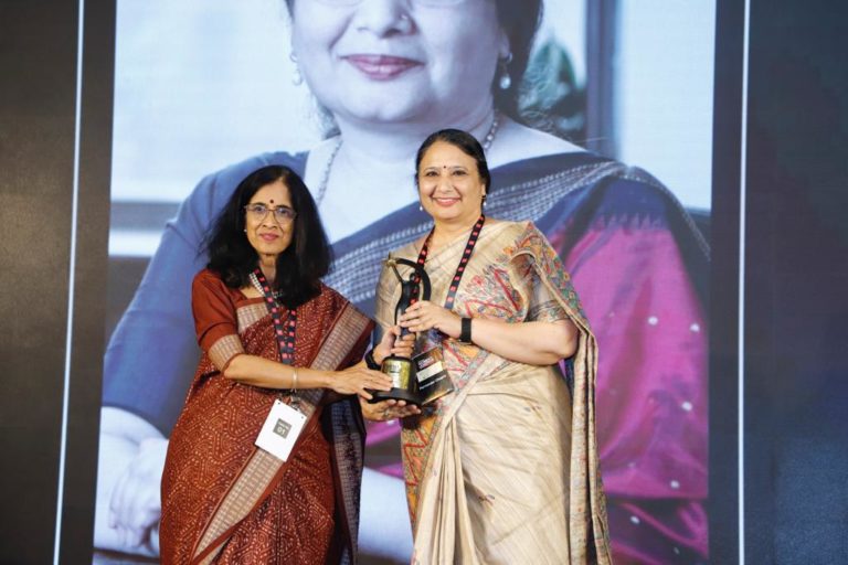 Parminder Chopra, Director (Finance) and CMD (Addl. Charge), PFC Honored with”Finance Leader of the Year” Award