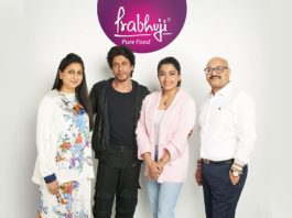 Shah Rukh Khan, Rashmika Madanna along with Mr. Manish Agarwal, the Managing Director, and Ms. Shweta Agarwal, Director at Prabhuji Pure Foods.